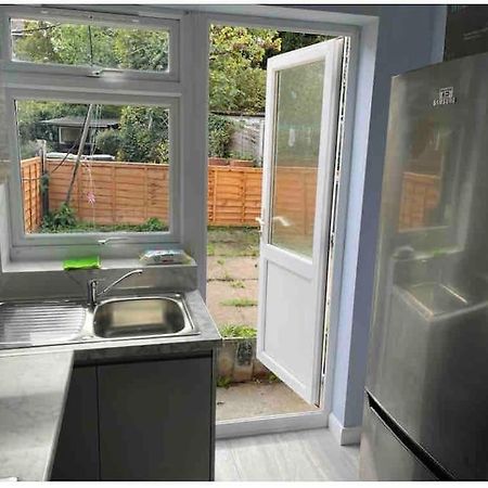 לונדון Lovely And Quiet 2 Bedroom Maisonette.Free Parking מראה חיצוני תמונה